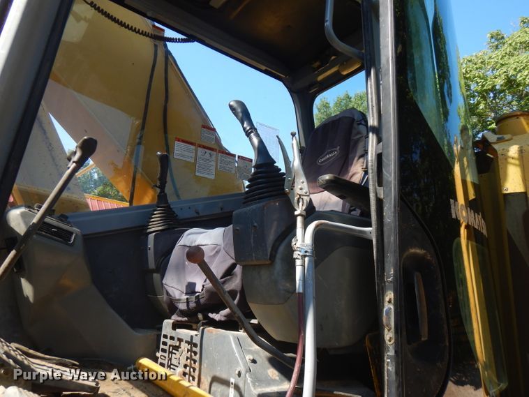 image for item FN9282 2001 Komatsu PC228USLC-2  excavator