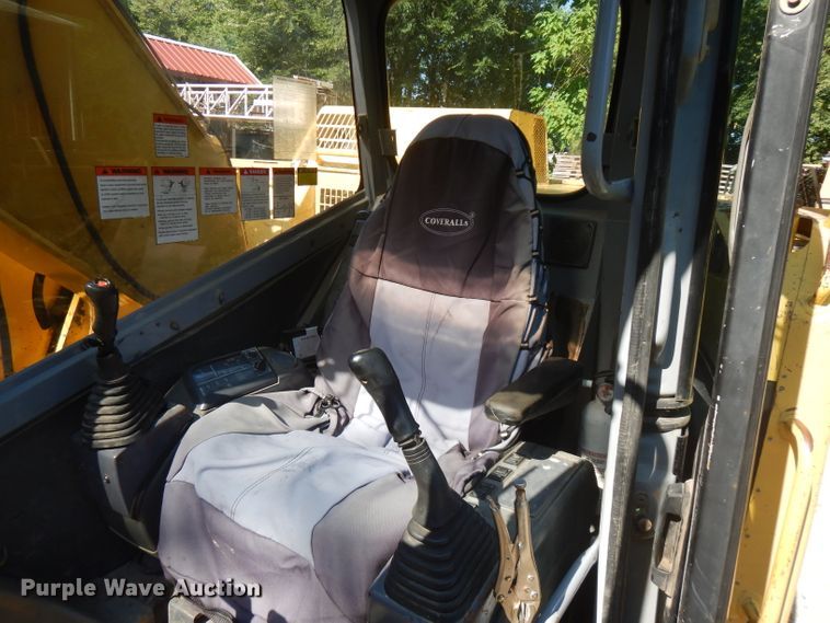 image for item FN9282 2001 Komatsu PC228USLC-2  excavator