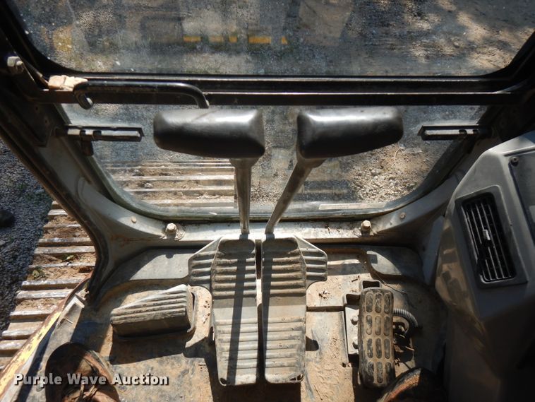 image for item FN9282 2001 Komatsu PC228USLC-2  excavator