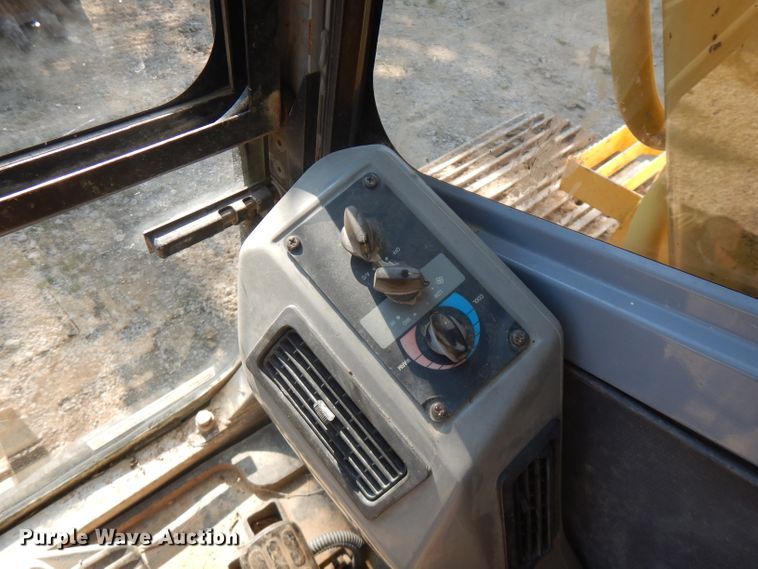 image for item FN9282 2001 Komatsu PC228USLC-2  excavator