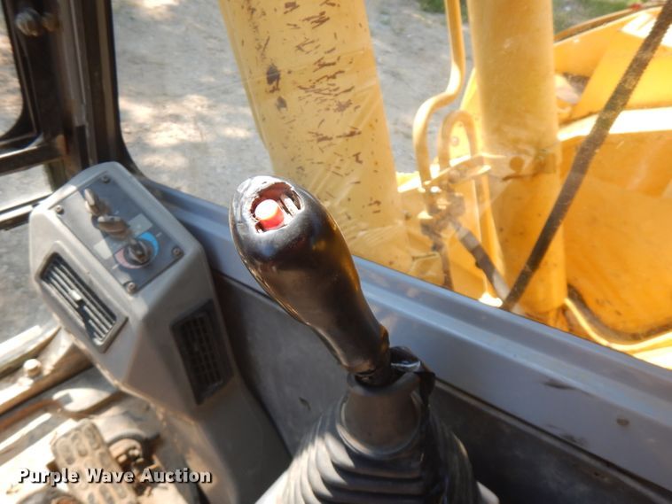 image for item FN9282 2001 Komatsu PC228USLC-2  excavator