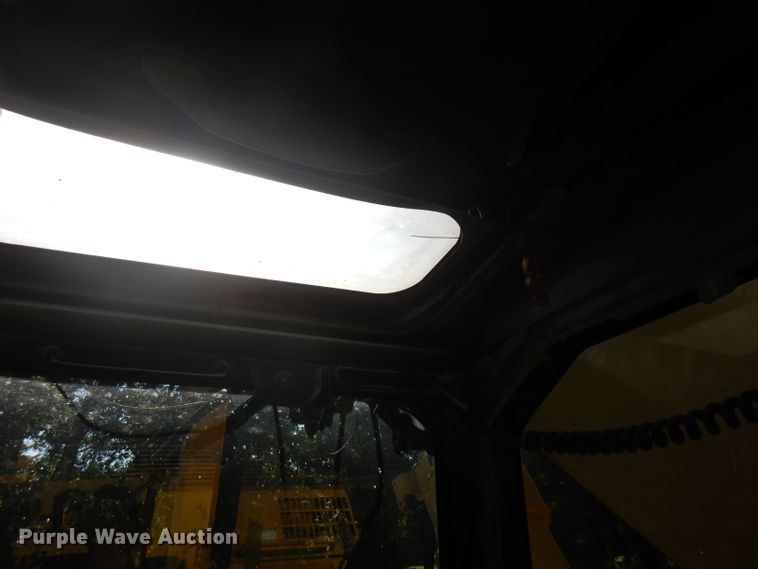 image for item FN9282 2001 Komatsu PC228USLC-2  excavator