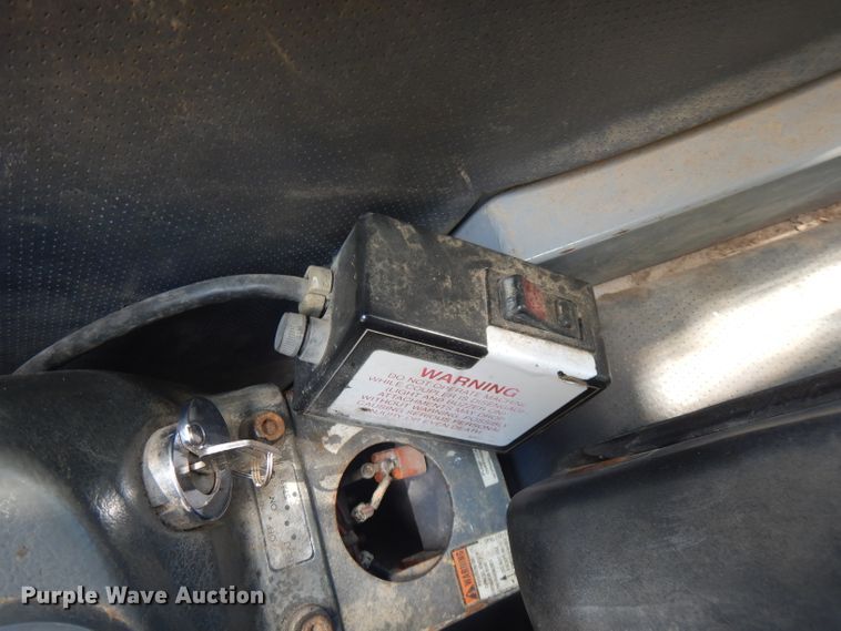 image for item FN9282 2001 Komatsu PC228USLC-2  excavator