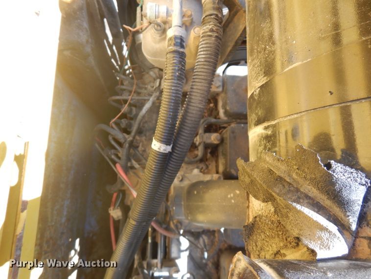 image for item FN9282 2001 Komatsu PC228USLC-2  excavator