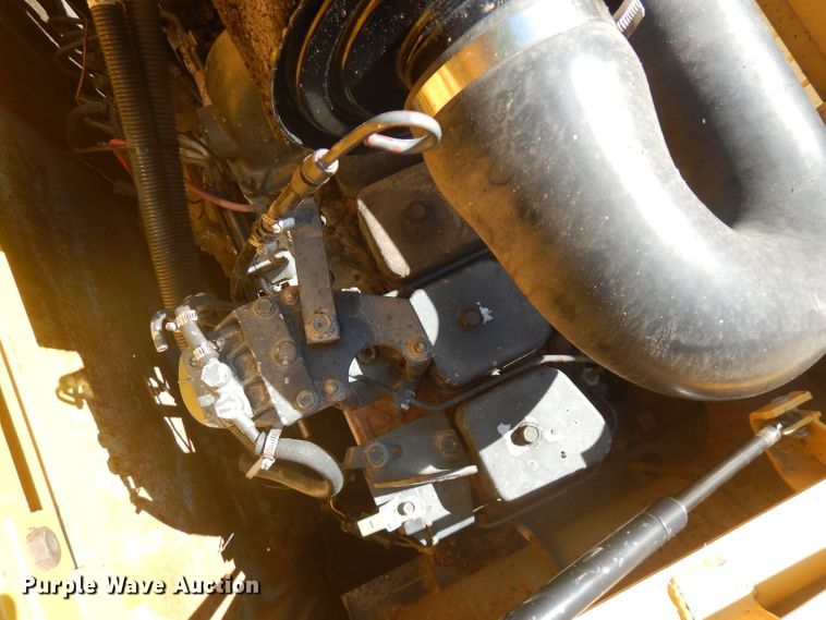 image for item FN9282 2001 Komatsu PC228USLC-2  excavator