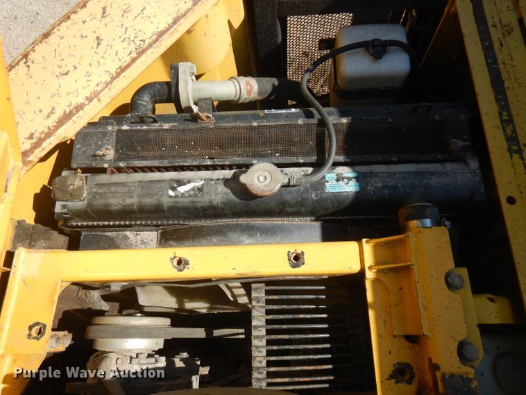 image for item FN9282 2001 Komatsu PC228USLC-2  excavator