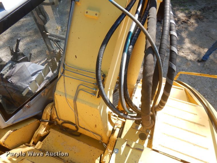 image for item FN9282 2001 Komatsu PC228USLC-2  excavator