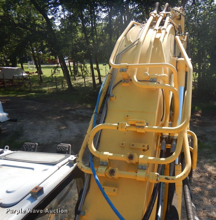 image for item FN9282 2001 Komatsu PC228USLC-2  excavator