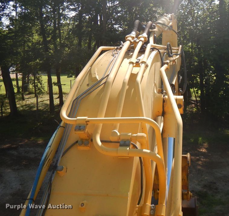 image for item FN9282 2001 Komatsu PC228USLC-2  excavator