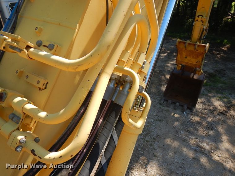 image for item FN9282 2001 Komatsu PC228USLC-2  excavator