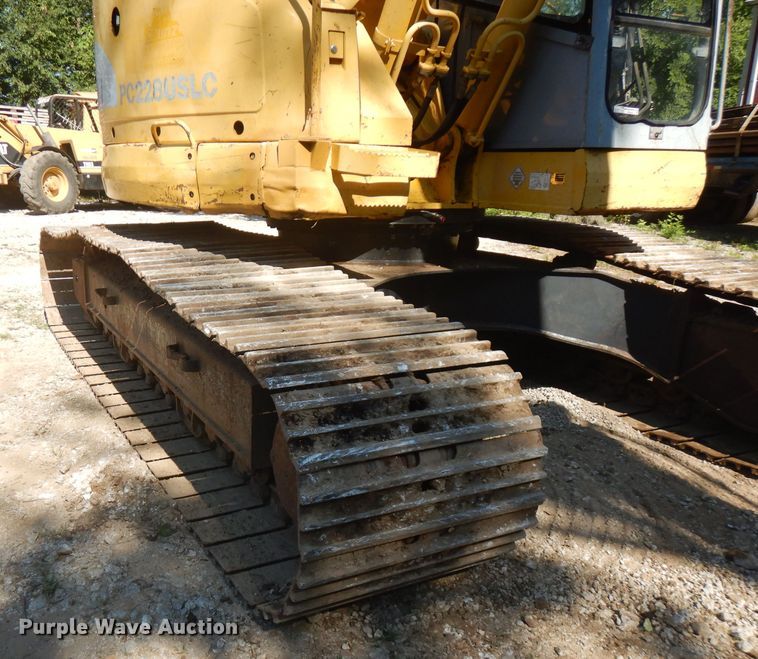 image for item FN9282 2001 Komatsu PC228USLC-2  excavator