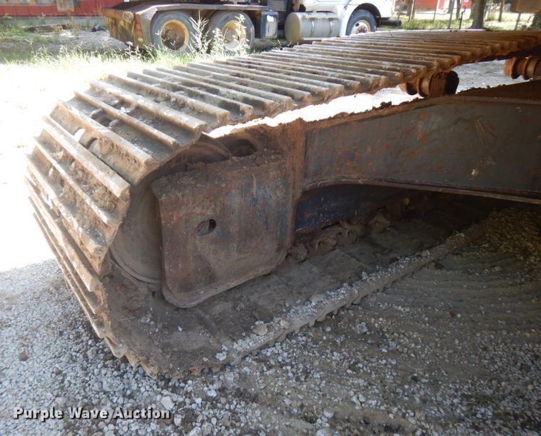 image for item FN9282 2001 Komatsu PC228USLC-2  excavator