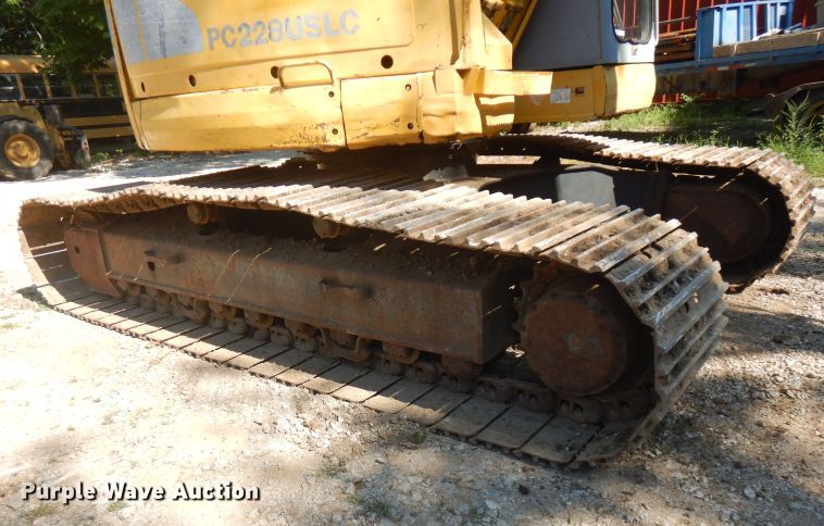 image for item FN9282 2001 Komatsu PC228USLC-2  excavator