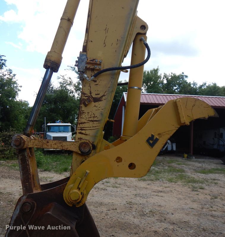 image for item FN9282 2001 Komatsu PC228USLC-2  excavator