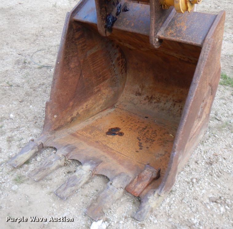 image for item FN9282 2001 Komatsu PC228USLC-2  excavator