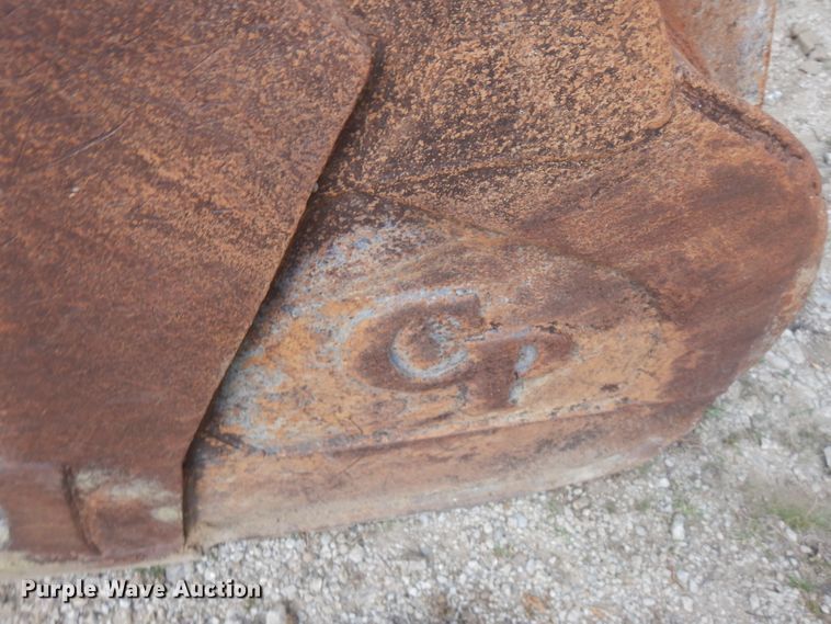 image for item FN9282 2001 Komatsu PC228USLC-2  excavator