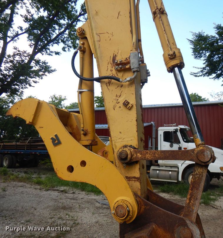 image for item FN9282 2001 Komatsu PC228USLC-2  excavator
