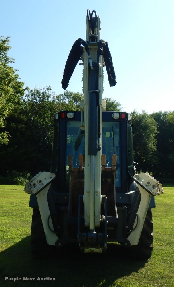 image for item FN9284 2015 Terex TLB840R  backhoe