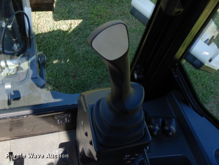 image for item FN9284 2015 Terex TLB840R  backhoe