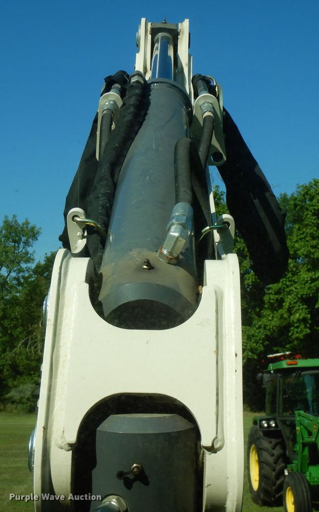 image for item FN9284 2015 Terex TLB840R  backhoe