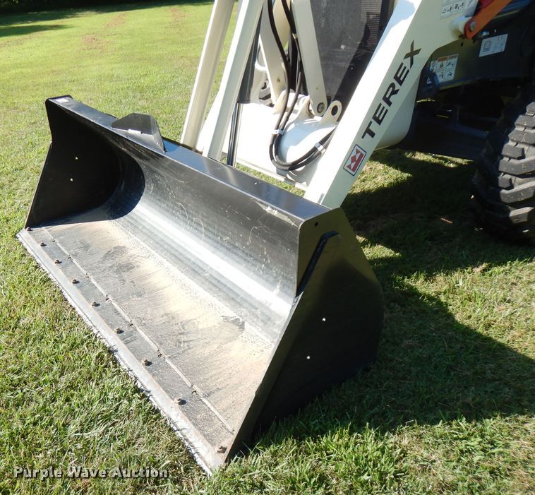 image for item FN9284 2015 Terex TLB840R  backhoe