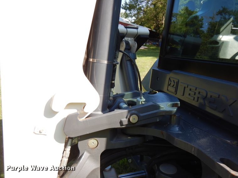 image for item FN9284 2015 Terex TLB840R  backhoe
