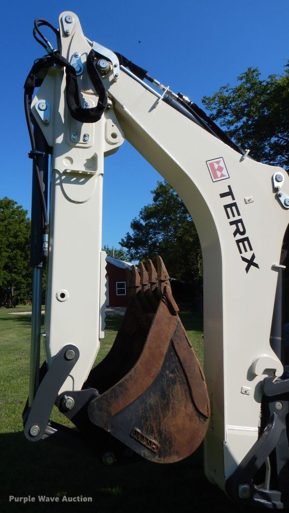 image for item FN9284 2015 Terex TLB840R  backhoe