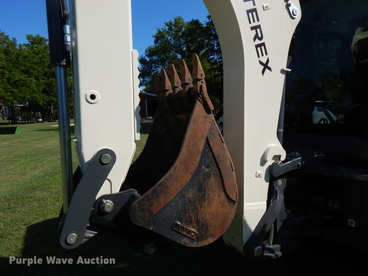 image for item FN9284 2015 Terex TLB840R  backhoe