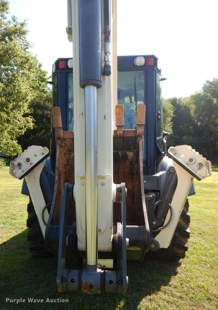 image for item FN9284 2015 Terex TLB840R  backhoe