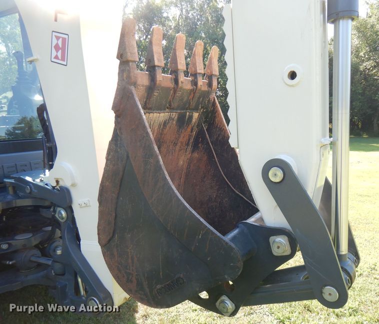 image for item FN9284 2015 Terex TLB840R  backhoe