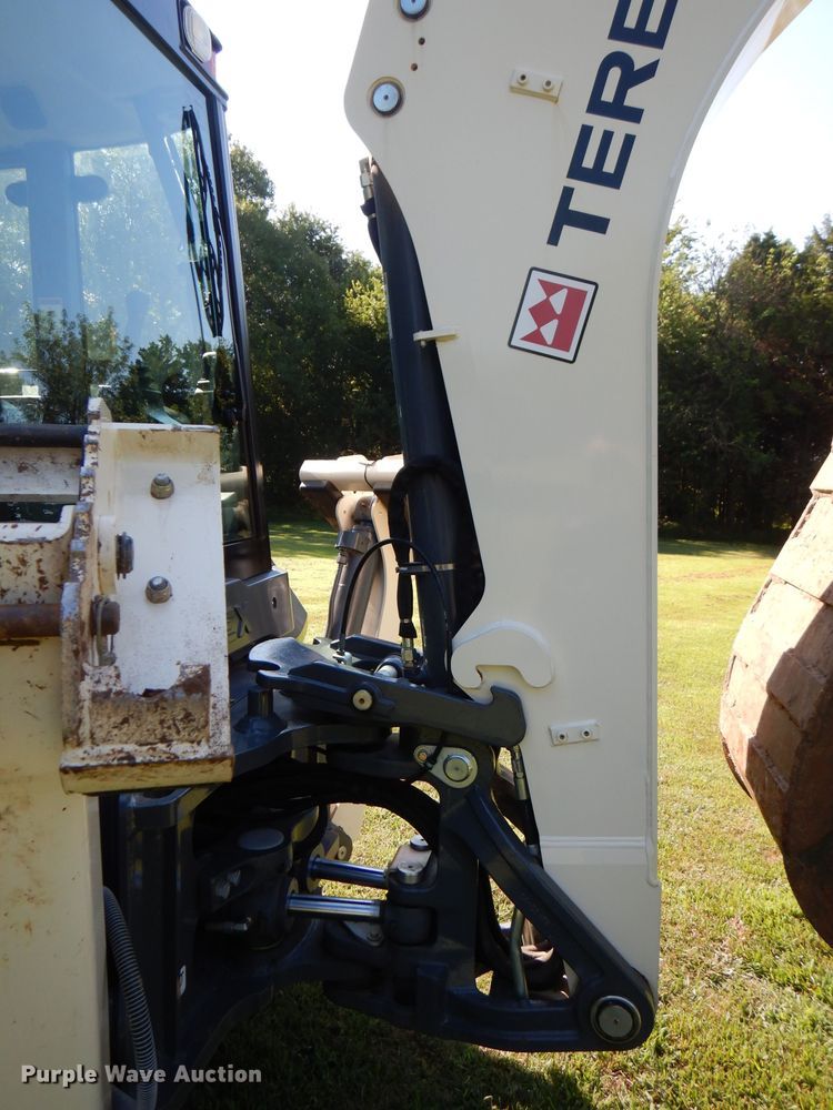 image for item FN9284 2015 Terex TLB840R  backhoe