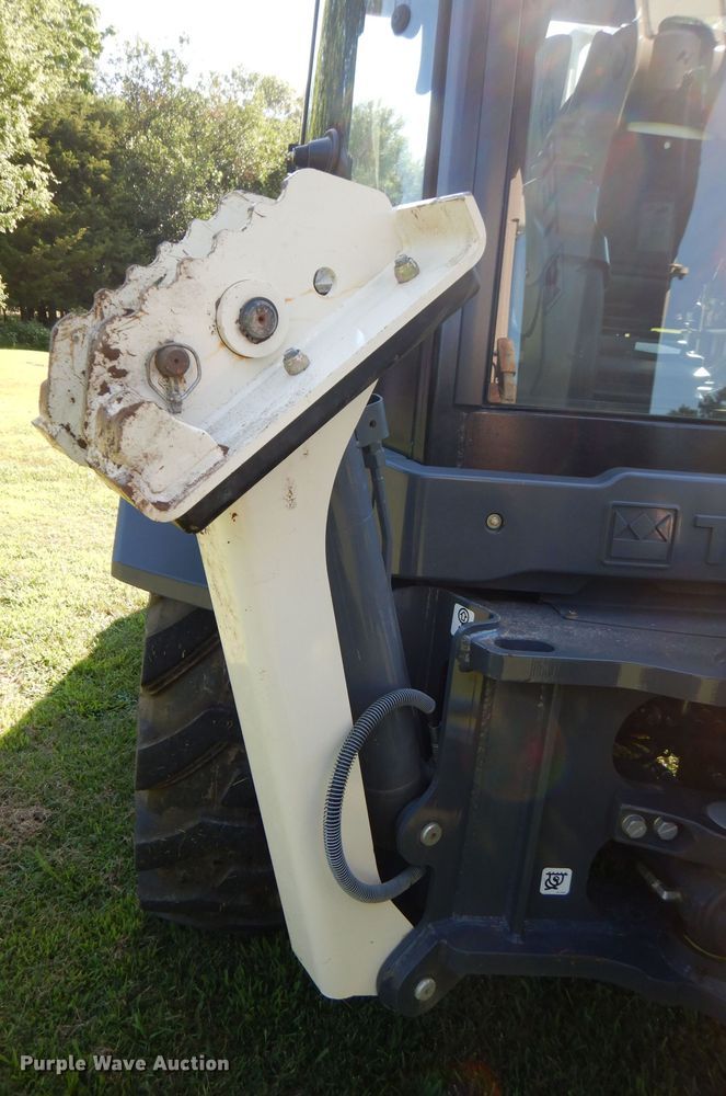 image for item FN9284 2015 Terex TLB840R  backhoe
