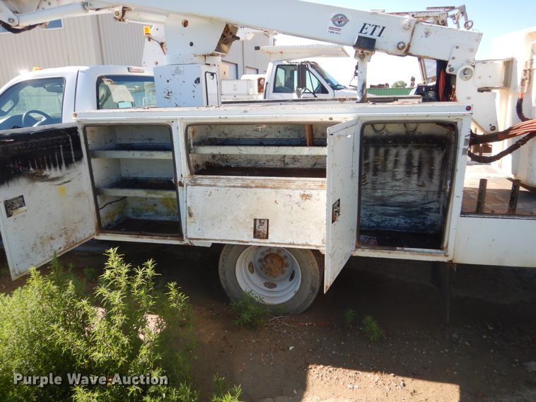 image for item FU9136 2012 Ford F550 Super Duty bucket truck