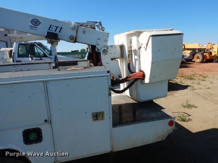 image for item FU9136 2012 Ford F550 Super Duty bucket truck