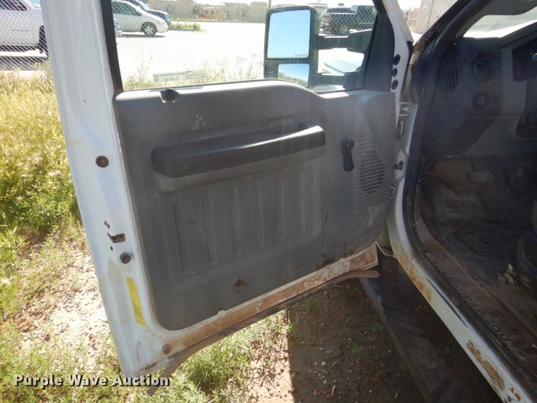 image for item FU9136 2012 Ford F550 Super Duty bucket truck