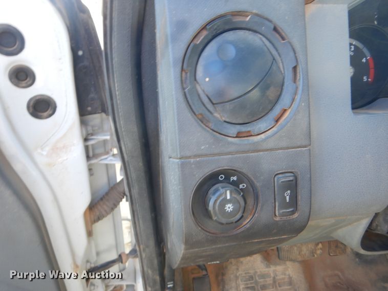 image for item FU9136 2012 Ford F550 Super Duty bucket truck