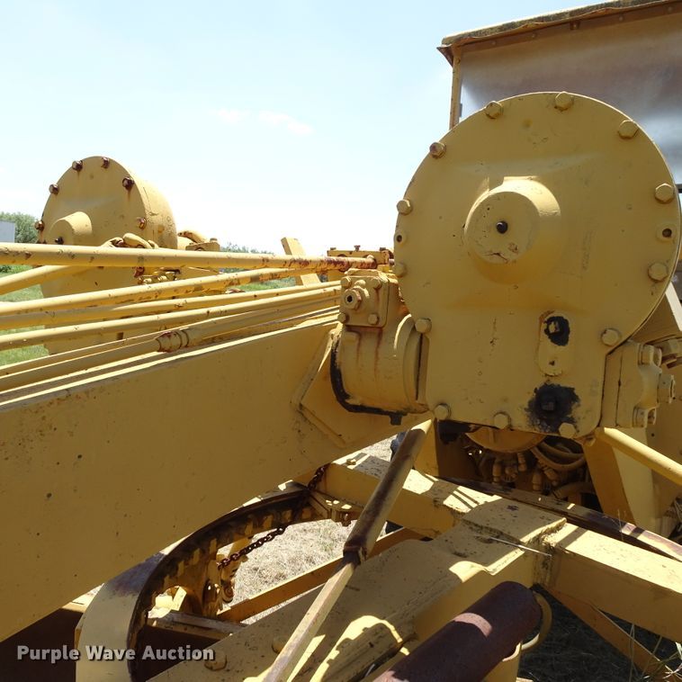 image for item GC9205 1966 Wabco NHC4C1  rigid frame motor grader