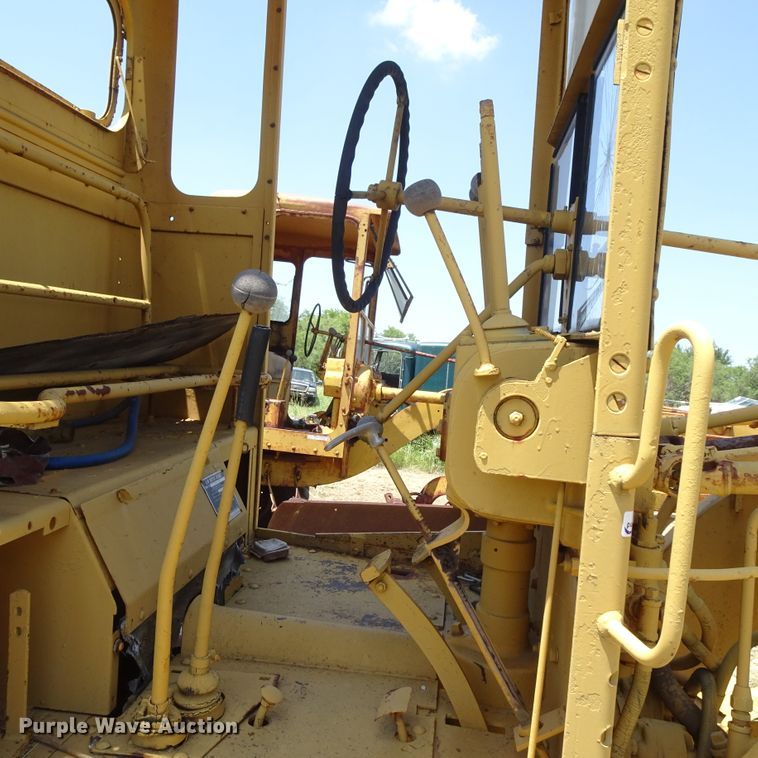 image for item GC9205 1966 Wabco NHC4C1  rigid frame motor grader