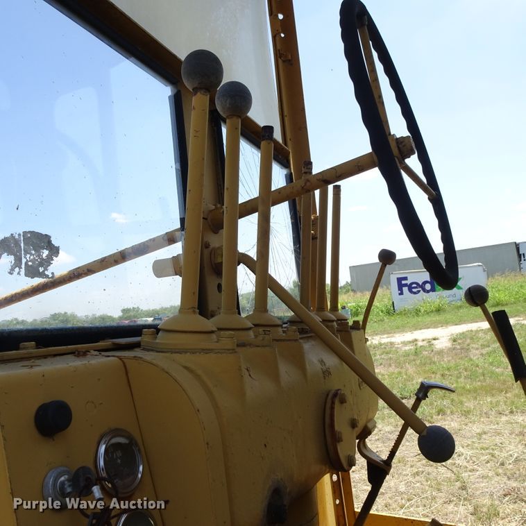 image for item GC9205 1966 Wabco NHC4C1  rigid frame motor grader