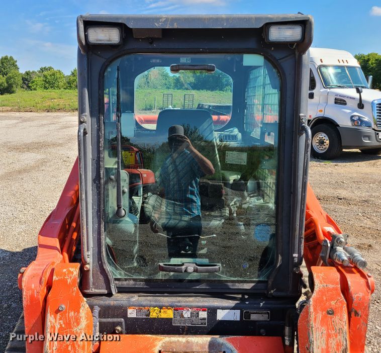 image for item GO9305 2014 Kubota SVL75-2  tracked skid steer loader