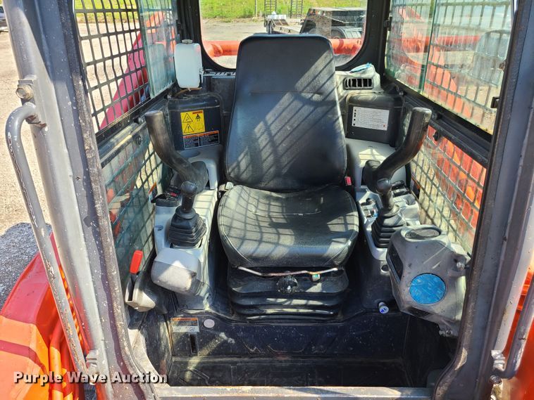 image for item GO9305 2014 Kubota SVL75-2  tracked skid steer loader