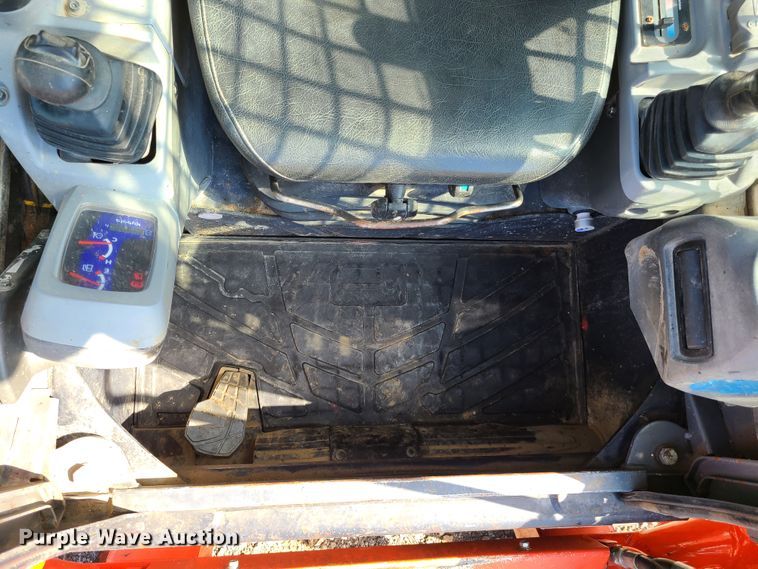 image for item GO9305 2014 Kubota SVL75-2  tracked skid steer loader