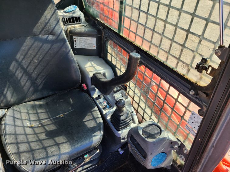 image for item GO9305 2014 Kubota SVL75-2  tracked skid steer loader