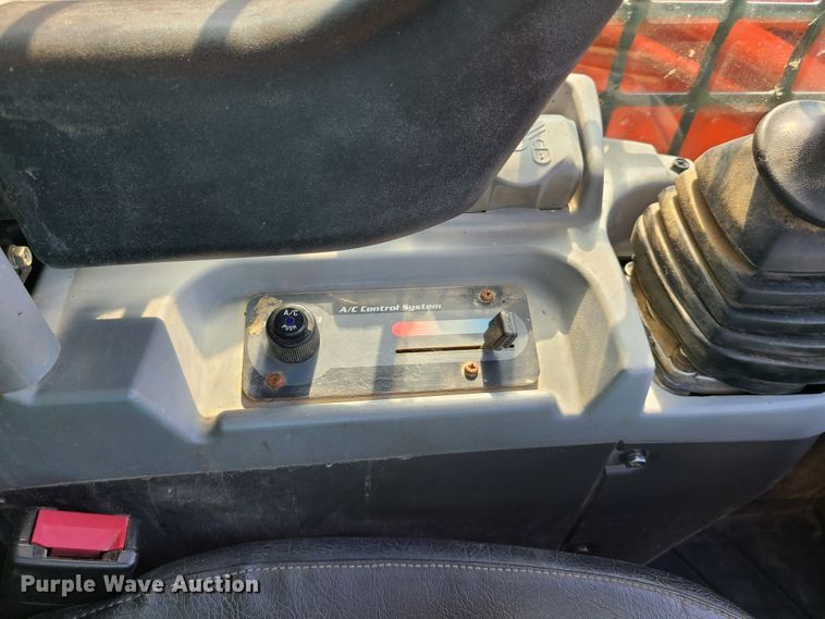 image for item GO9305 2014 Kubota SVL75-2  tracked skid steer loader