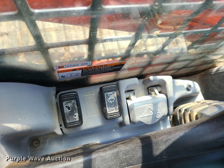 image for item GO9305 2014 Kubota SVL75-2  tracked skid steer loader