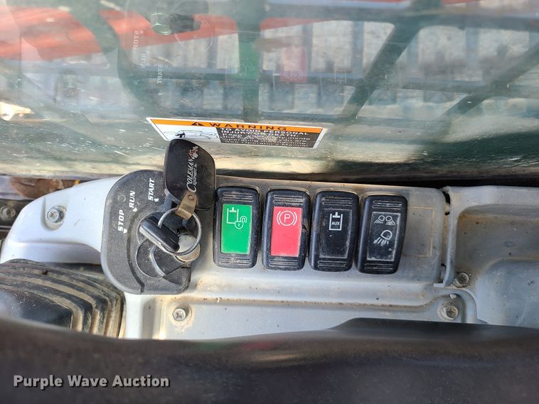 image for item GO9305 2014 Kubota SVL75-2  tracked skid steer loader