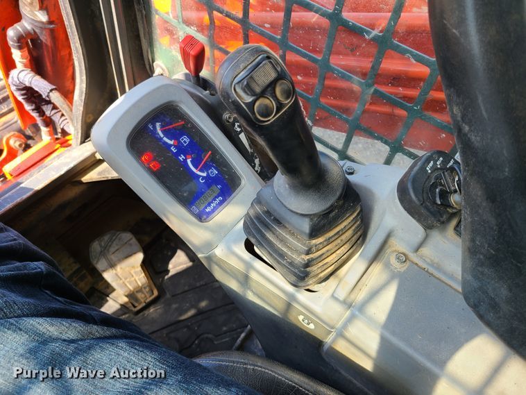 image for item GO9305 2014 Kubota SVL75-2  tracked skid steer loader