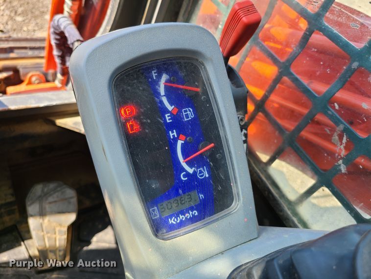 image for item GO9305 2014 Kubota SVL75-2  tracked skid steer loader