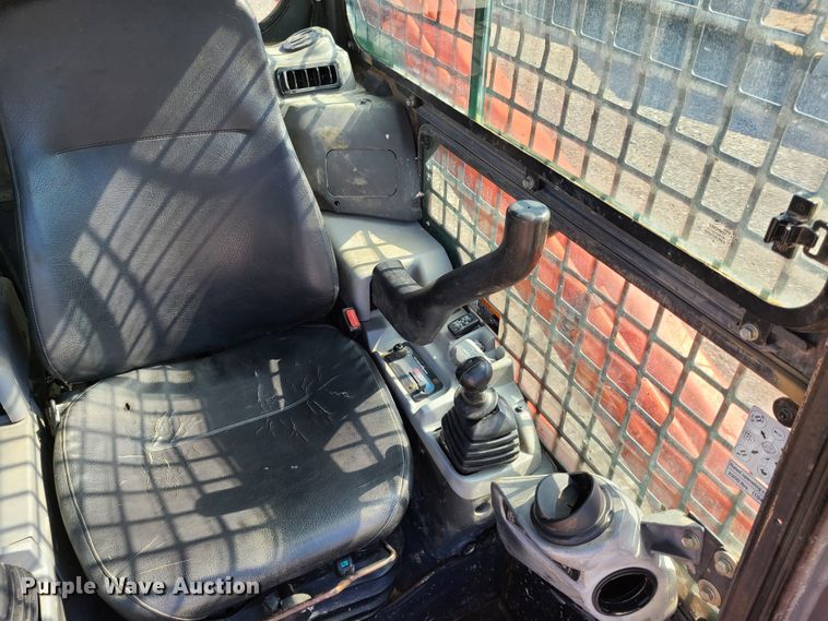 image for item GO9306 2016 Kubota SVL75-2  tracked skid steer loader