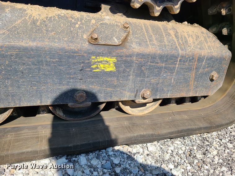 image for item GO9306 2016 Kubota SVL75-2  tracked skid steer loader